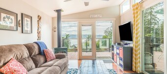 Wolf Beach Cottage by AvantStay | Harbor Views