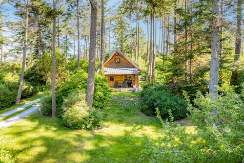 Penn Cove Overlook by AvantStay | Cabin w/ Views