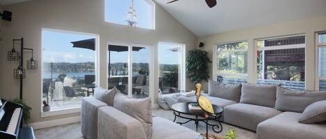 Smart TV, fireplace, stereo, offices