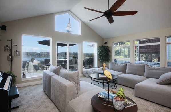 Smart TV, fireplace, stereo, offices