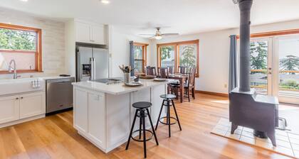 Camano Vista Paradise by AvantStay | Private Beach