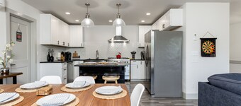Twin Oaks Retreat by AvantStay | Mins to Freeland