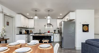 Twin Oaks Retreat by AvantStay | Mins to Freeland