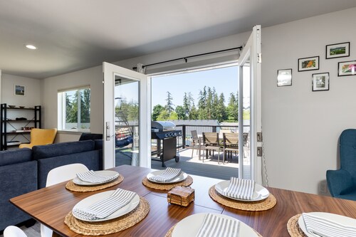 Twin Oaks Retreat by AvantStay | Mins to Freeland