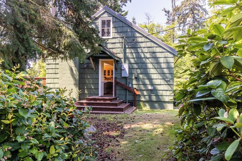 Smugglers Lagoon Beach Cottage by AvantStay