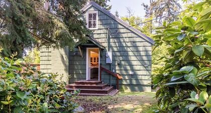 Smugglers Lagoon Beach Cottage by AvantStay