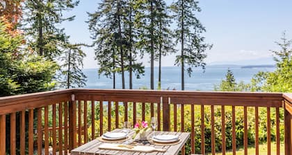 Smugglers Lagoon Beach Cottage by AvantStay