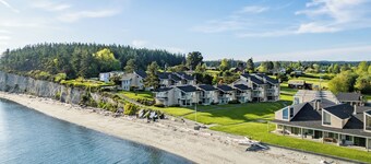 Mutiny Bay Condo by AvantStay | Walk to the Beach