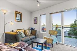 Smart-TV, Kamin, Arbeitsbereiche