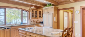 Goldilocks by AvantStay | Luxury Waterfront Home