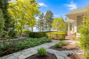 Property grounds - Goldilocks by AvantStay | Luxury Waterfront Home (Greenbank)