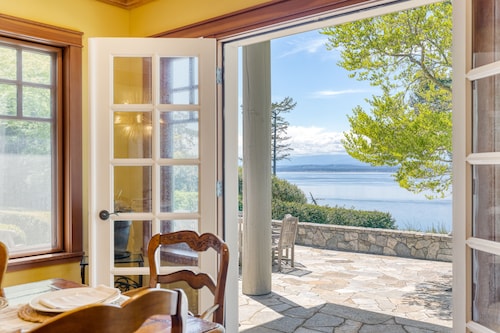 Goldilocks by AvantStay | Luxury Waterfront Home