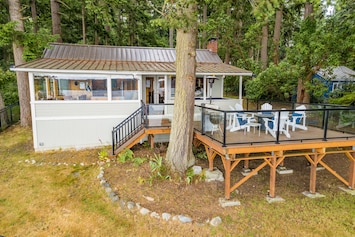 Welcome to Eagle Beach Retreat!