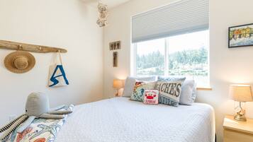 2 bedrooms, iron/ironing board, travel crib, free WiFi