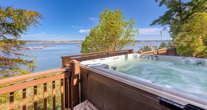Madrona Beach House by AvantStay | Waterfront Home