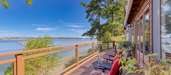 Madrona Beach House by AvantStay | Waterfront Home