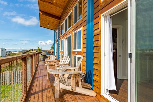 Lagoon Point Retreat • Beach Access + Fire Pit + Game Room | Chateau Coho