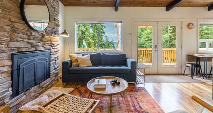 Mid-Century Beach Cabin by AvantStay | Walk to Beach