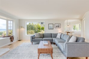 Smart-TV, Kamin, Tischtennisplatte