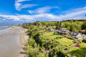 Beach - Colonial Bluff House Above the Sea by AvantStay (Langley)