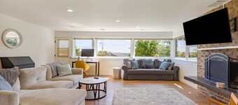 Sunny Side Island Retreat by AvantStay | Backyard