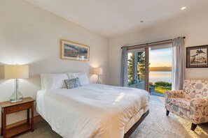 4 slaapkamers, een strijkplank/strijkijzer, gratis wifi, beddengoed