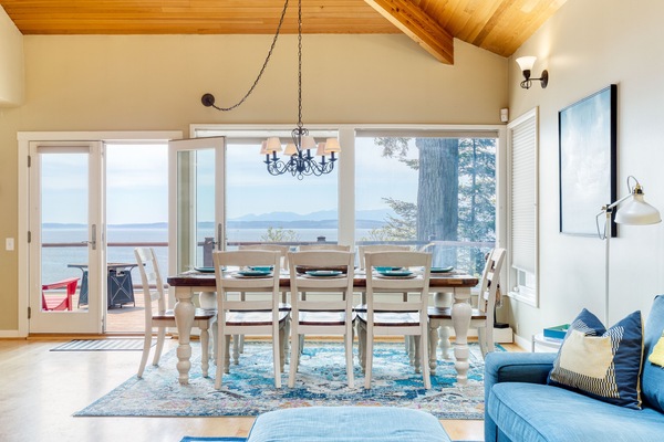 Smart TV, fireplace, table football, ping pong