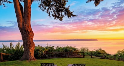 Waterfront + Patio + Saratoga Views | Mins to Langley | Cascade View Haven