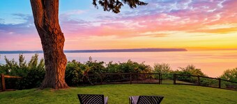 Waterfront + Patio + Saratoga Views | Mins to Langley | Cascade View Haven