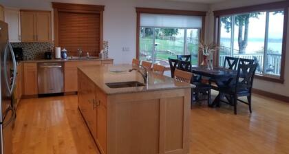 Waterfront + Patio + Saratoga Views | Mins to Langley | Cascade View Haven