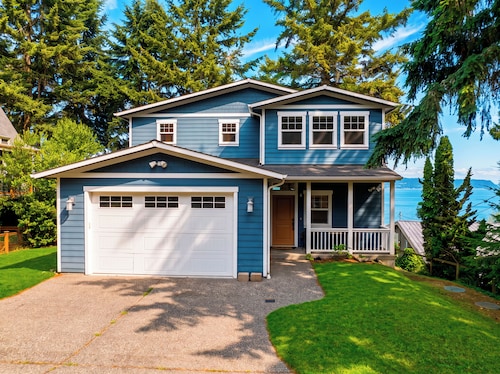 Waterfront + Patio + Saratoga Views | Mins to Langley | Cascade View Haven