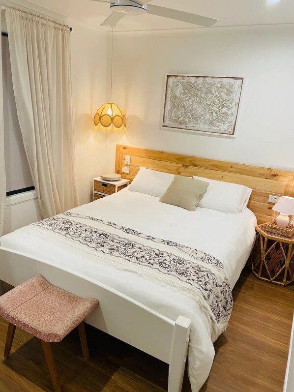 2 عدّة غرف نوم ومكواة/لوح كي وسرير سفر وواي فاي