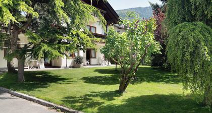 Ferienwohnung 'Mayr Zwei' mit Bergblick, privater Terrasse und WLAN