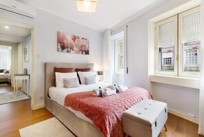 3 bedrooms, iron/ironing board, free WiFi, bed sheets - Apartment 'Boutique Santa Catarina 1' with Balcony, Wi-Fi and Air Conditioning (Porto)