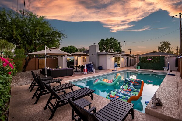 Piscina all'aperto, una piscina riscaldata