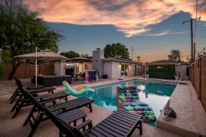 Piscina all'aperto, una piscina riscaldata