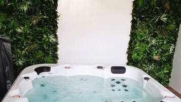 Bain à remous intérieur