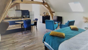1 slaapkamer, een strijkplank/strijkijzer, internet, beddengoed