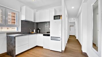 Fridge, microwave, stovetop, dishwasher