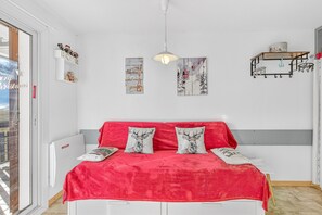 1 bedroom, iron/ironing board, free WiFi, bed sheets