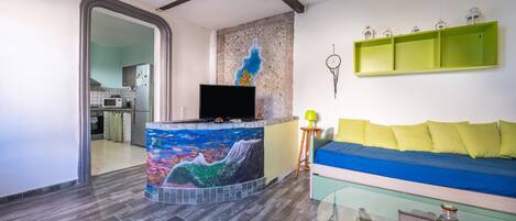 3 bedrooms, iron/ironing board, bed sheets