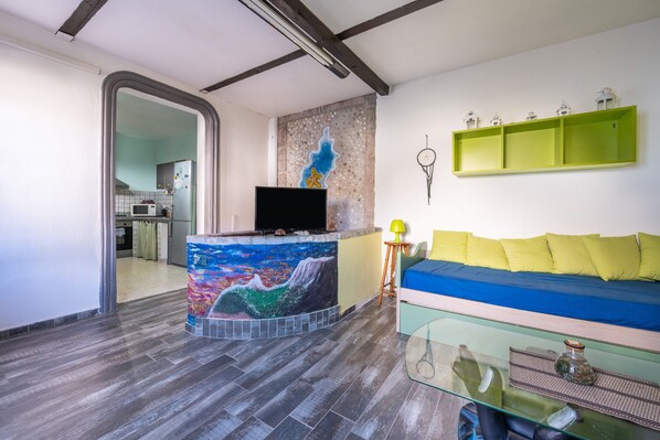 3 bedrooms, iron/ironing board, bed sheets