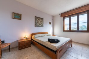 3 Schlafzimmer, Bügeleisen/Bügelbrett, Bettwäsche