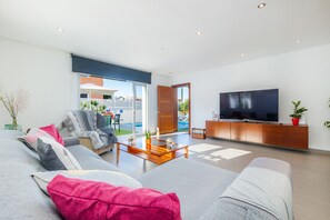 TV - Villa "Llevantpicafort" with Private Pool & Wi-Fi (Santa Margalida)