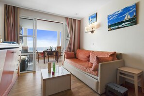 TV, ping pong - Apartment 'Cap Esterel St Raphaël' with Sea View, Shared Pool and Private Terrace (Saint-Raphaël)