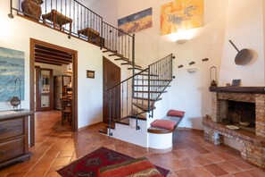 Interior - Villa 'Amazing Sunset' with Sea View, Wi-Fi and Air Conditioning (Custonaci)