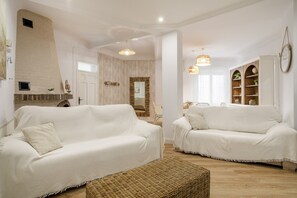 Télévision, cheminée