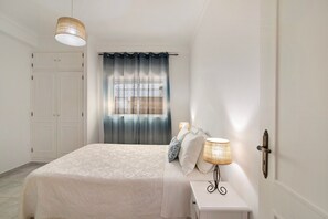 2 Schlafzimmer, Bügeleisen/Bügelbrett, Bettwäsche