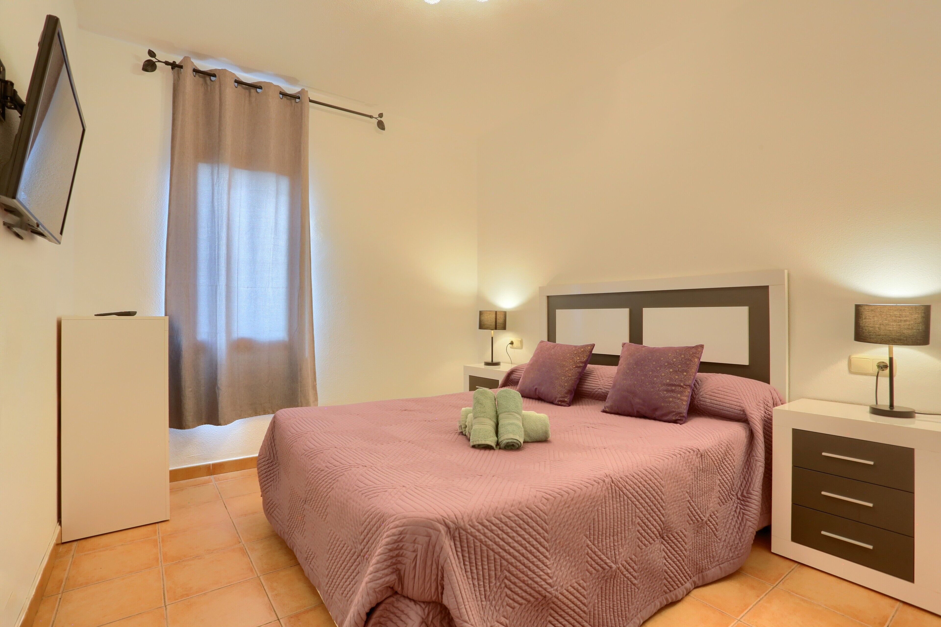 3 bedrooms, iron/ironing board, free WiFi, bed sheets