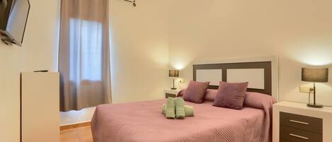 3 bedrooms, iron/ironing board, free WiFi, bed sheets